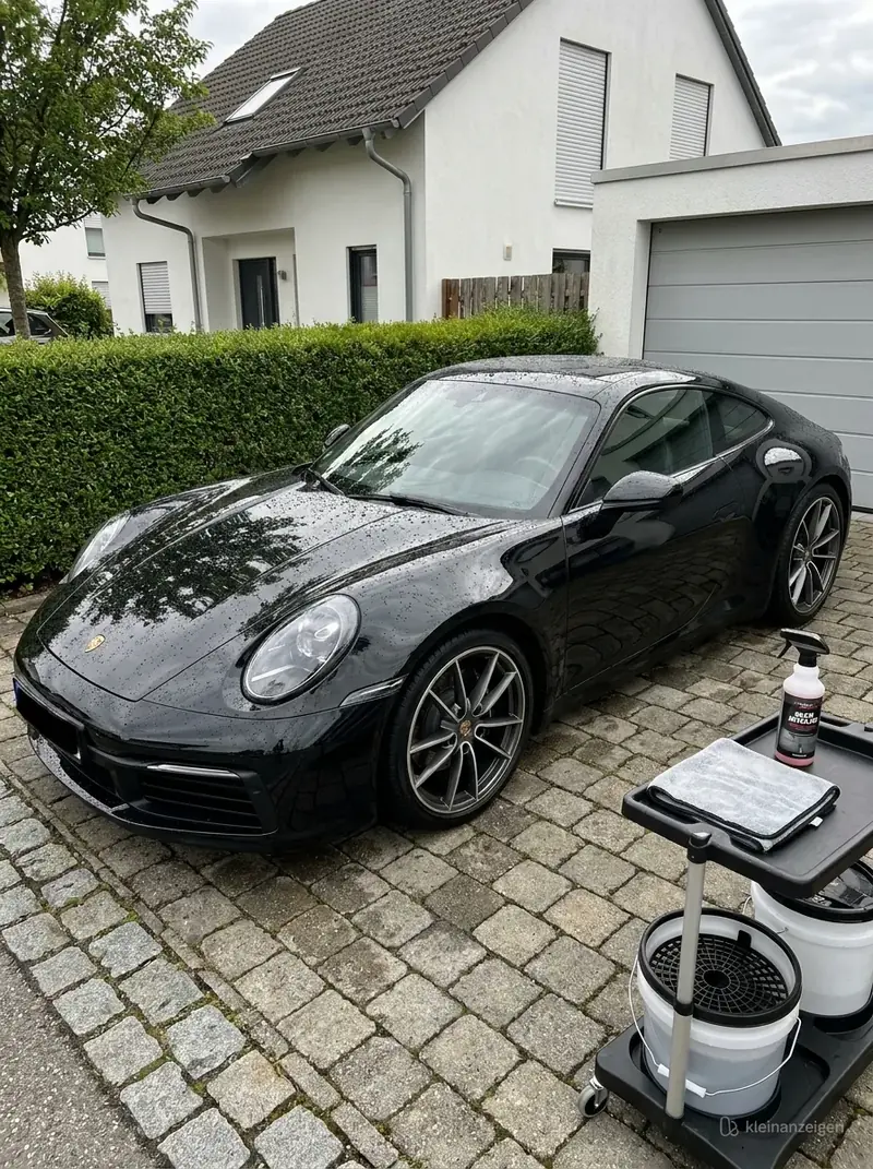 Aufbereiteter schwarzer Porsche nach einer mobilen Premium-Autoaufbereitung in Hamburg